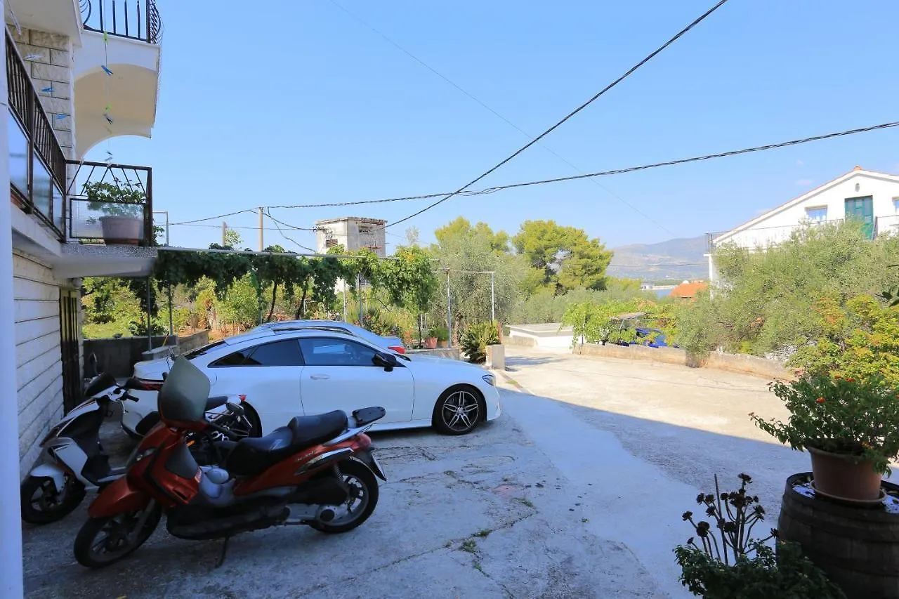 Apartment Arbanija 1125A Trogir