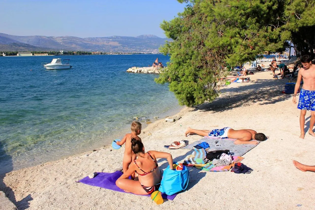 Apartment Arbanija 1125A Trogir 0*,