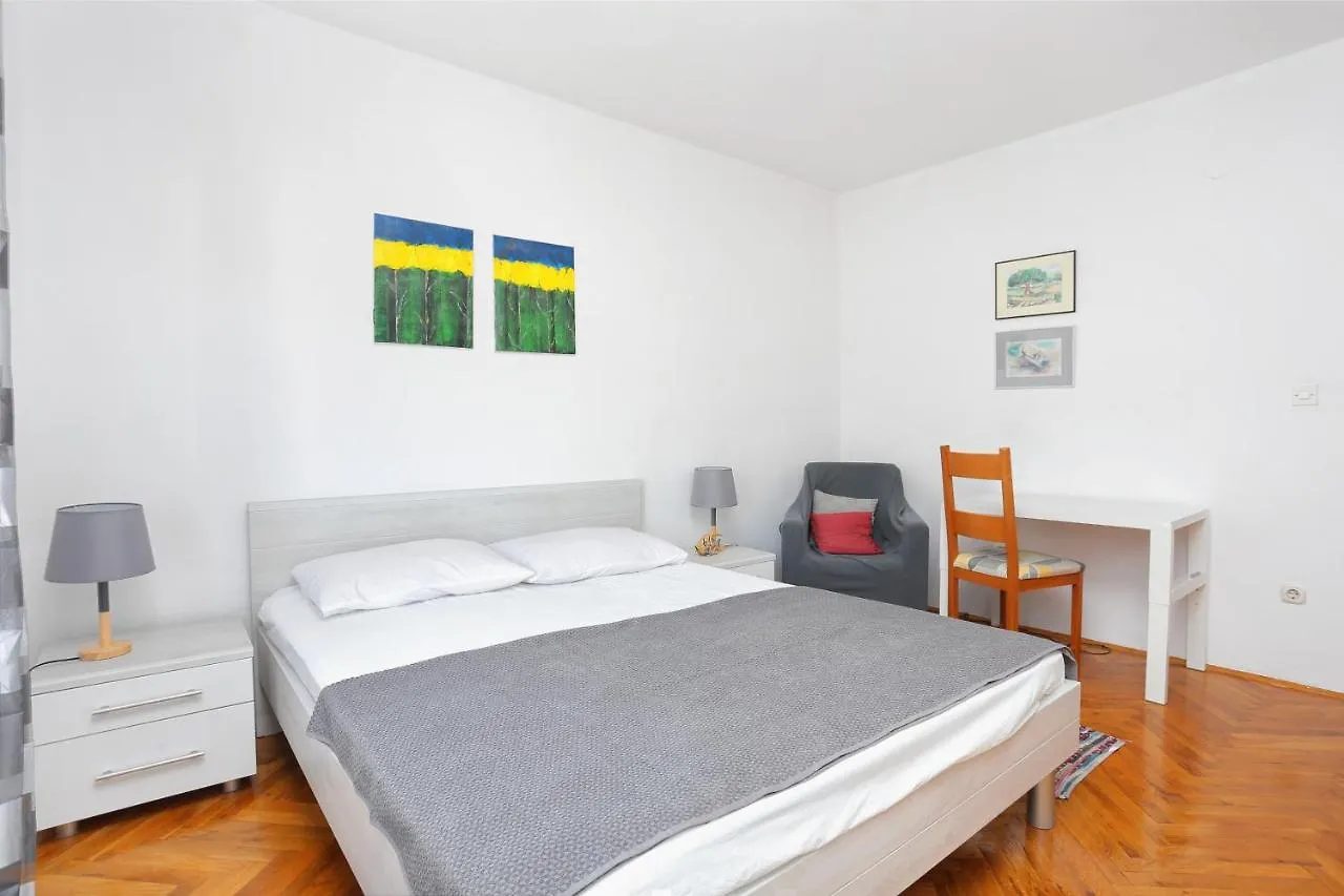 Apartment Arbanija 1125A Trogir