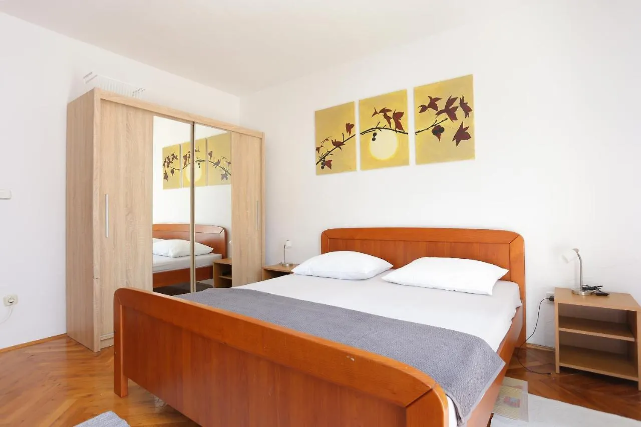 Apartment Arbanija 1125A Trogir Croatia