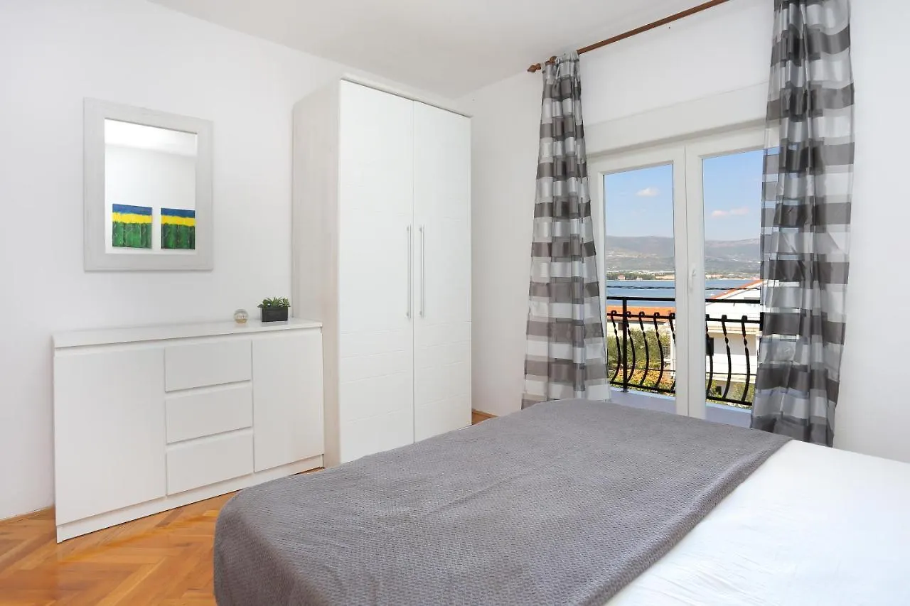 Apartment Arbanija 1125A Trogir